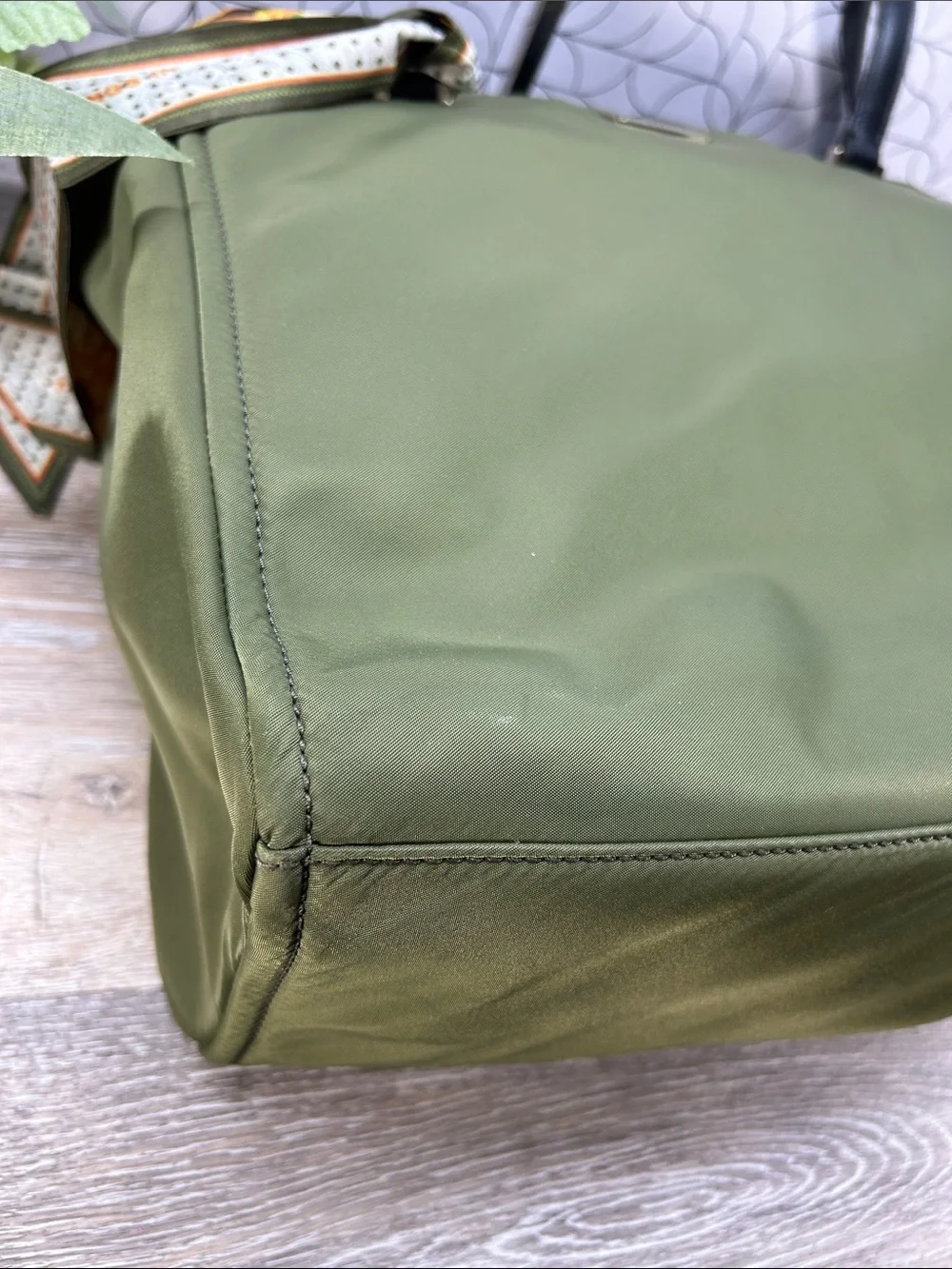 1423 kate spade Black Tote with Olive Trim 051423